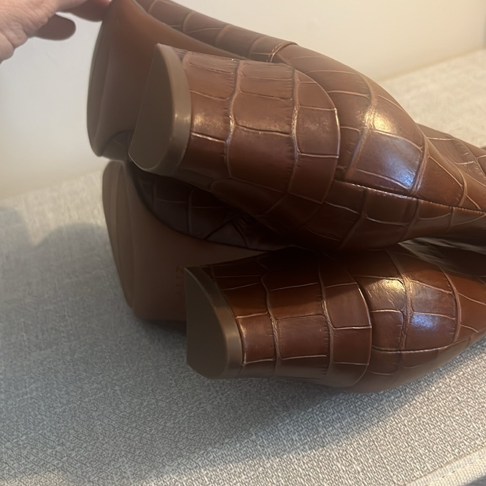 NWT NATURALIZER Wide Calf Brown Knee High Block Heel Leather Boots Size 7.5 - Picture 9 of 13